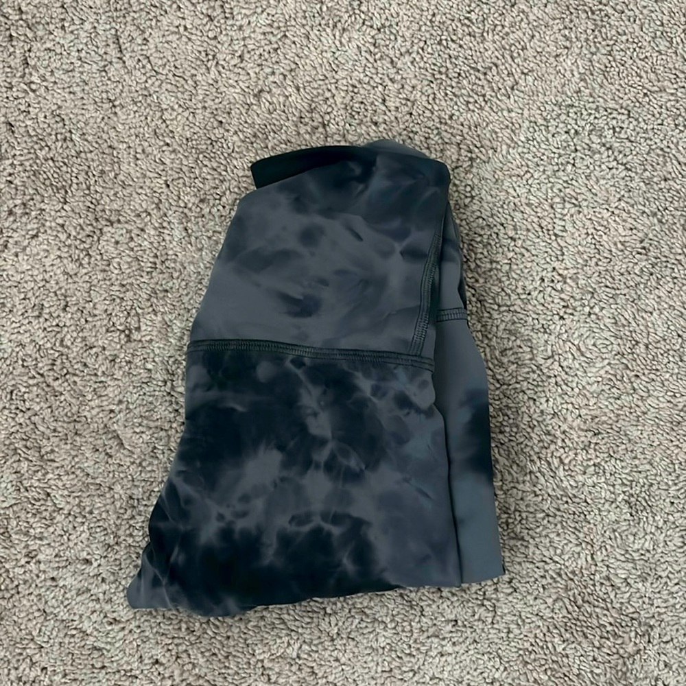 Lululemon: Lululemon Align Leggings / Size 2 (28”) / Color: Diamond Dye Patch ☁️